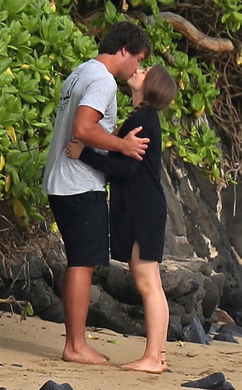 bindi irwin sexy|Bindi Irwin Kisses Boyfriend, Rocks a Bikini on Hawaiian ...